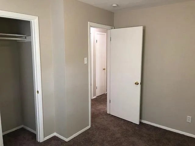 231 Flora Dr photo 1