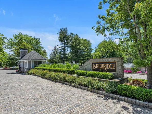 35 Lakebridge Drive S, Kings Park, NY 11754