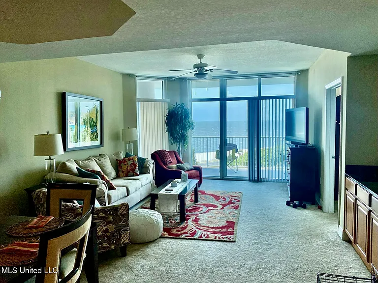 2668 Beach Blvd #405 — Photo 2