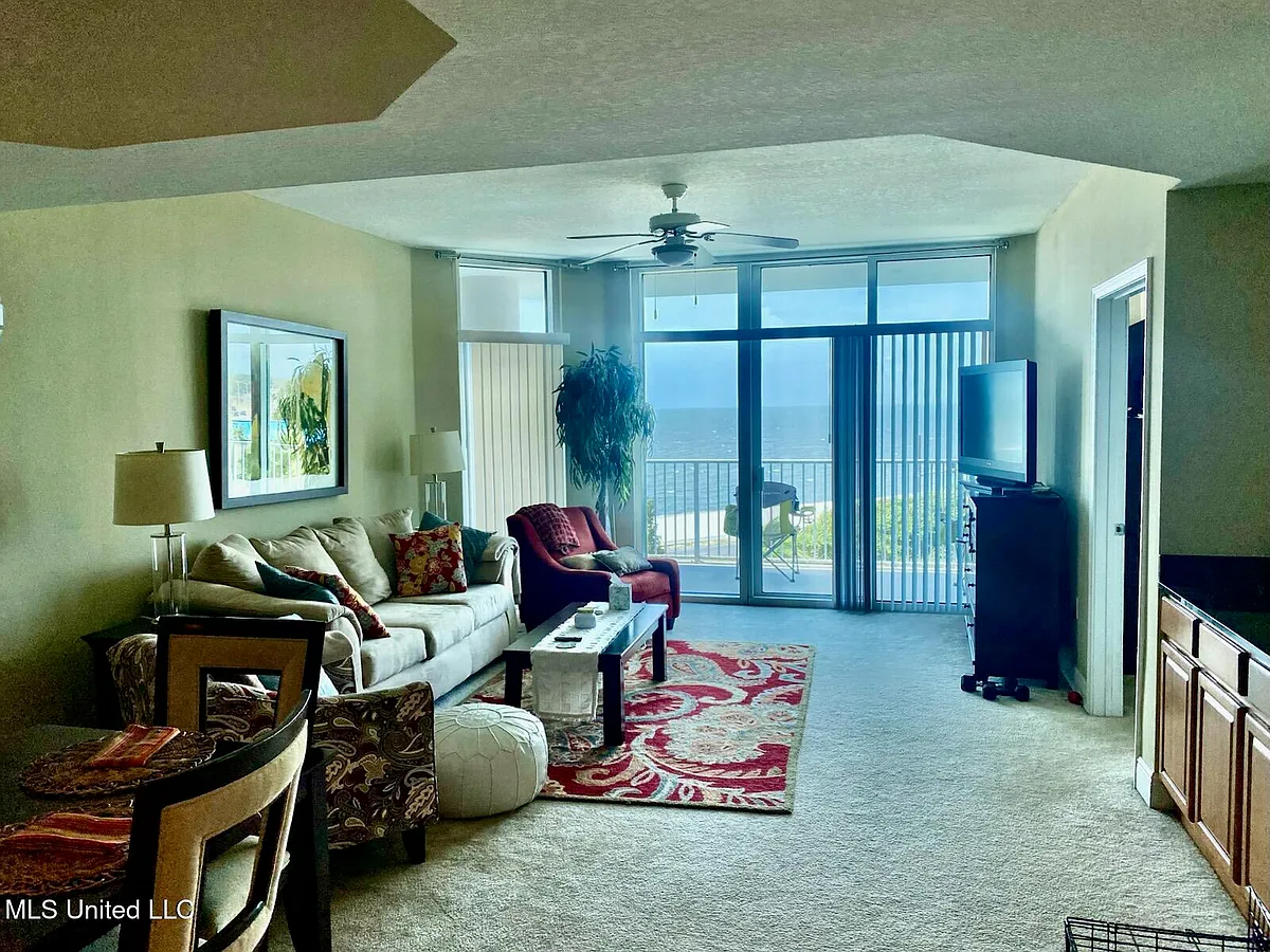 Building Photo - 2668 Beach Blvd #405