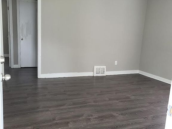 3rd image of 3158 N Parkway St