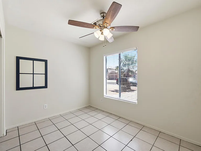 12418 W Windrose Dr — Photo 15
