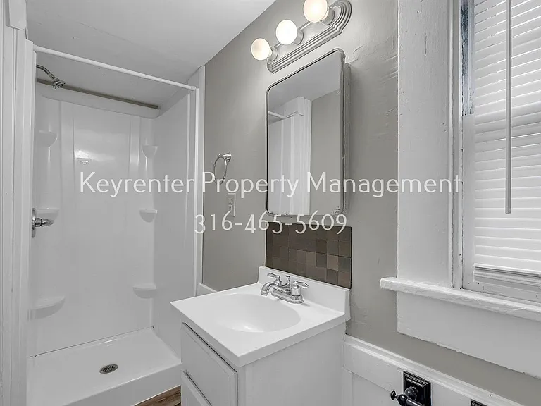 144 S Green St — Photo 15