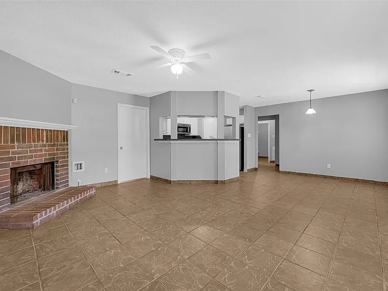 18931 Iris Ln — Photo 7