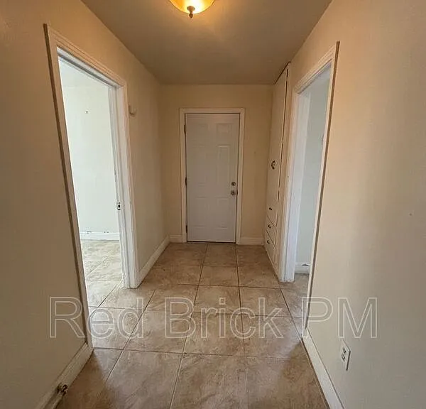 2240 Glen Ave — Photo 8