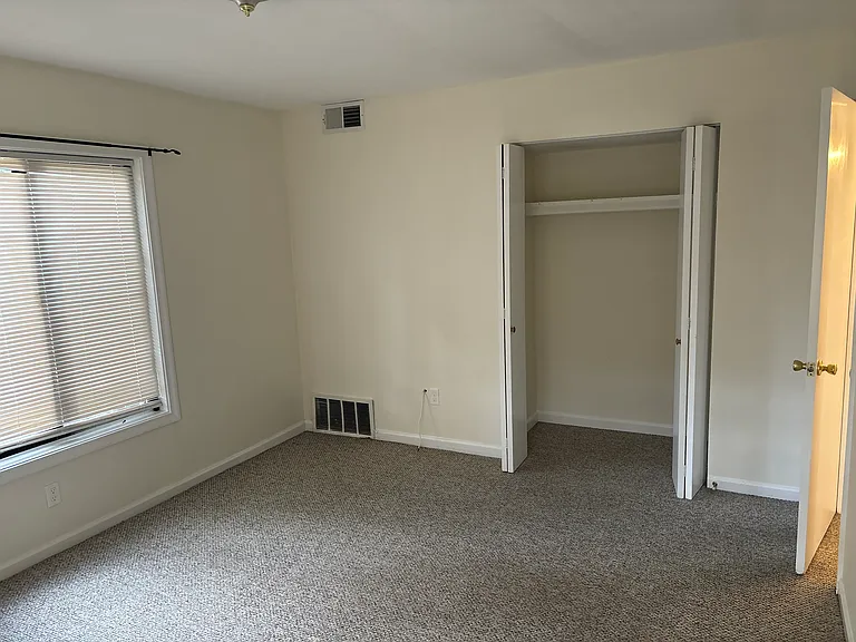 10 Woodsedge Dr — Photo 7