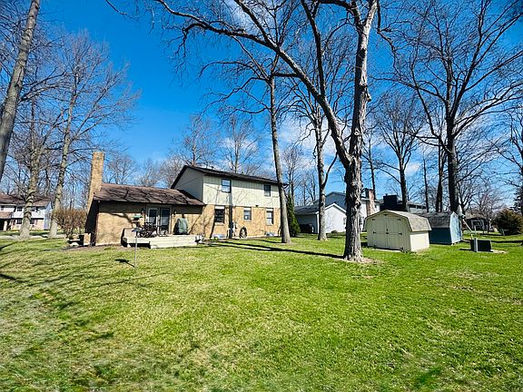2nd image of 1418 Canterbury Dr