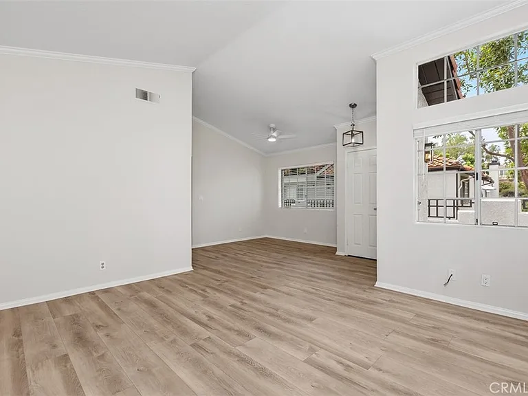 27341 Ryan Dr — Photo 8
