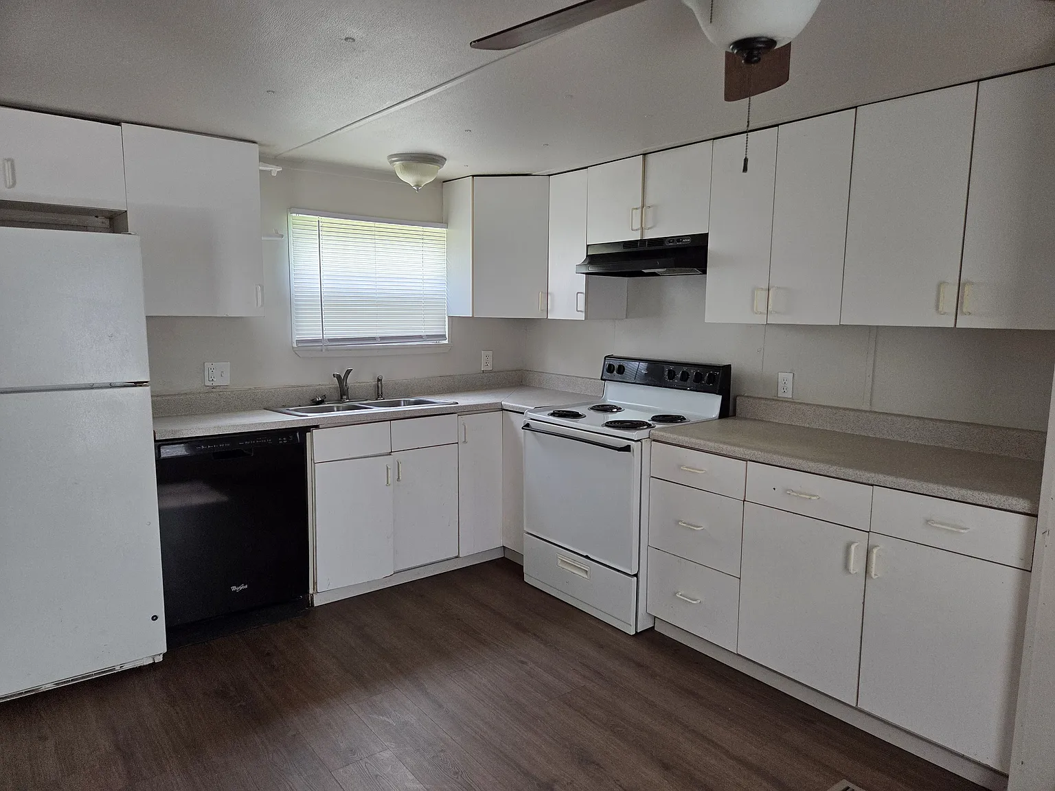 2 bed, 672 sqft, $1,295 — Photo 4