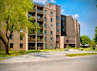 17 Eldon Hall Pl #212, Kingston, ON K7M 7H5