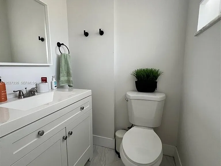 1000 NE 14th Ave #408 — Photo 4