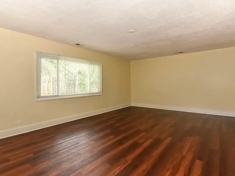 204 Valley Dr — Photo 10