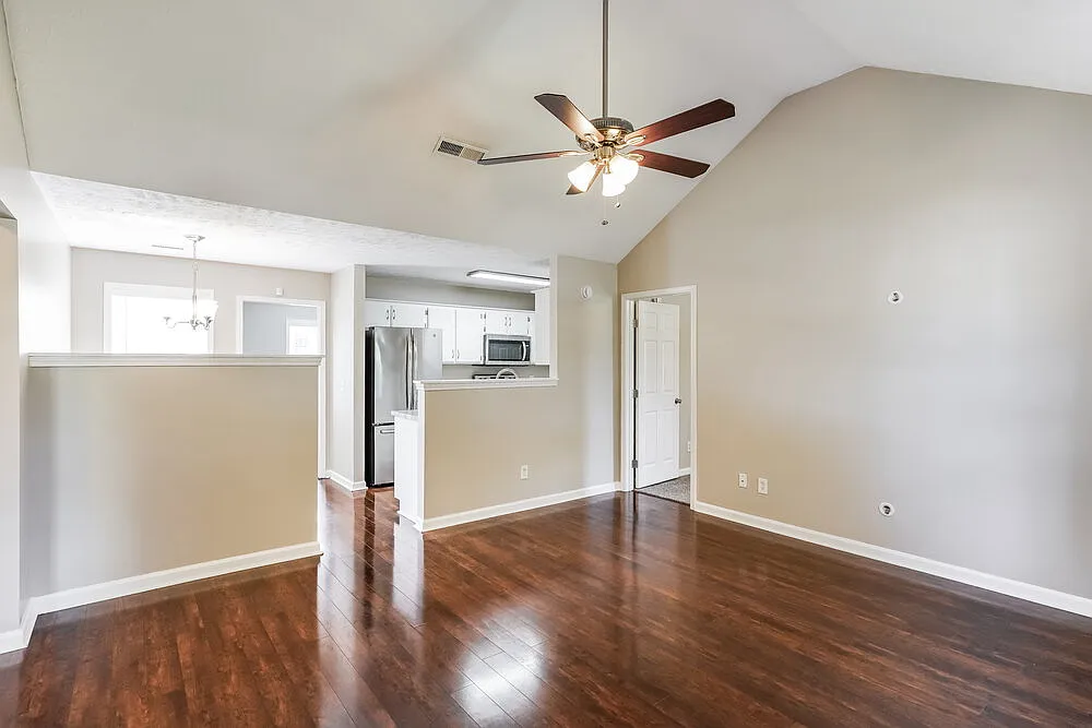 3 bed, 2.0 bath, 1378 sqft, $2,030 — Photo 3