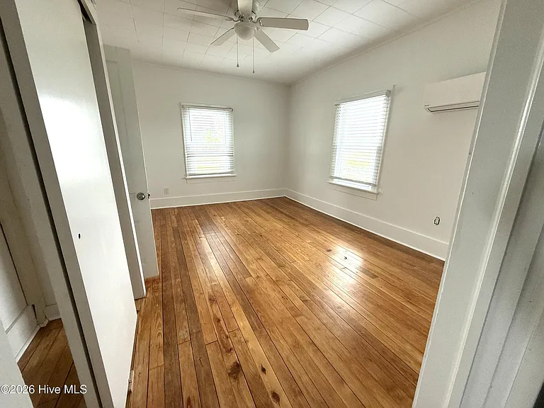 1300 Worthington Rd — Photo 11