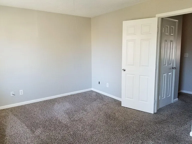 6918 Holly Lake Dr — Photo 2