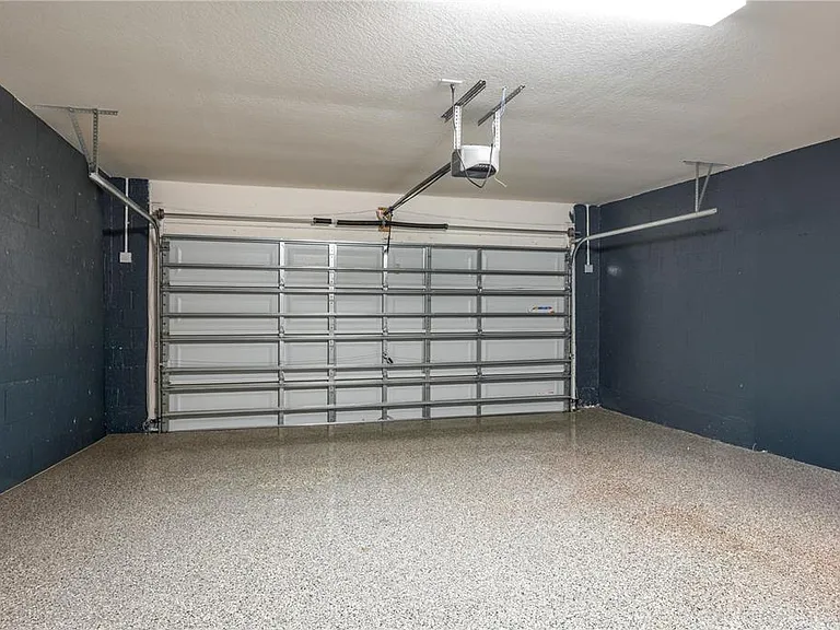 501 Interlock St — Photo 33