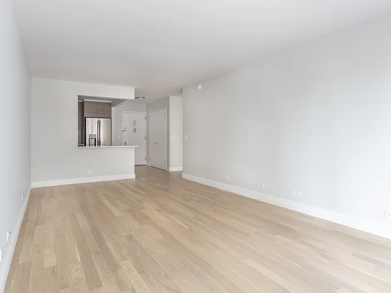 235 W 48th St #9-H — Photo 7