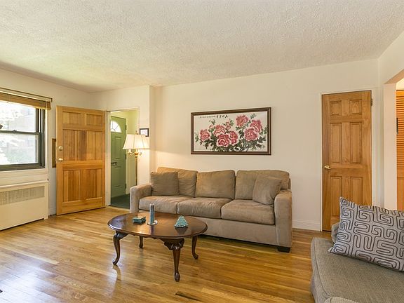 3rd image of 5740 246th Cres