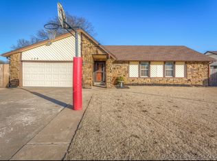 120 W Twin Oaks St, Broken Arrow, OK 74011