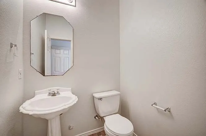 1115 Rawhide Trl — Photo 37