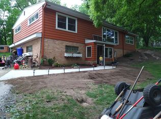 2520 Hillside Dr, Delafield, WI 53018