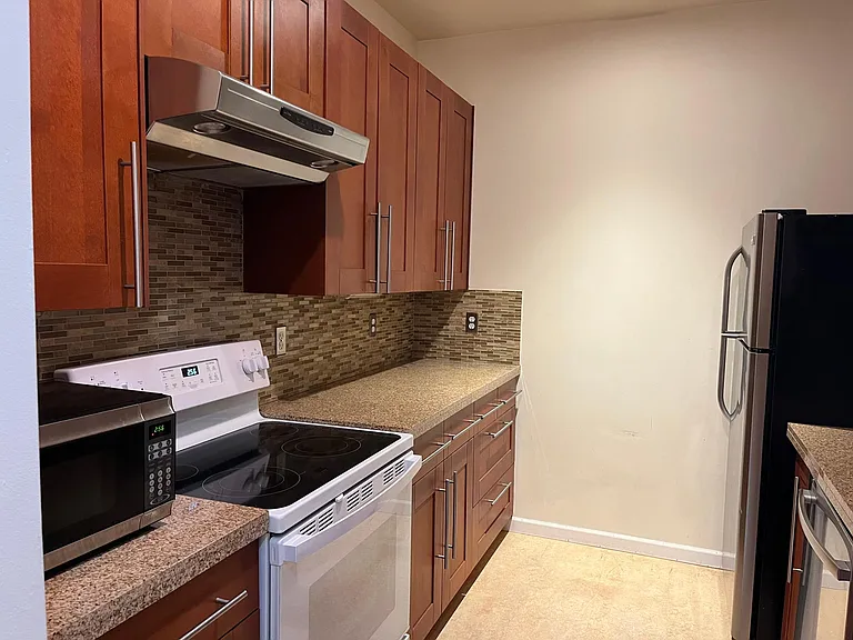 2173 NW Everett St #3 — Photo 3