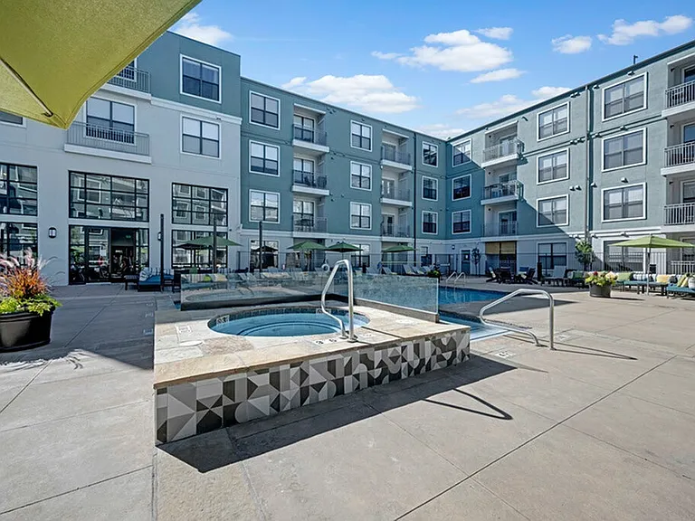 The Metro Apartments — Photo 17