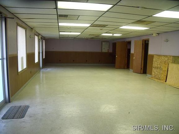 3rd image of 3901 Lake Dr