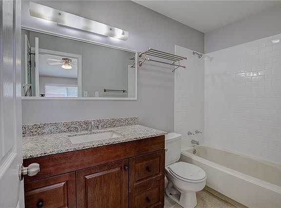 5th image of 46 Stanton Hall Dr