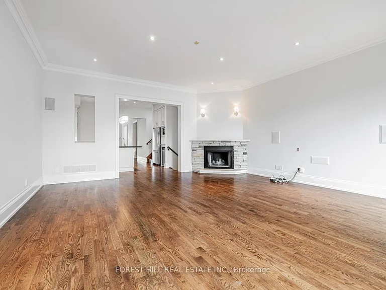 415 Deloraine Ave — Photo 16