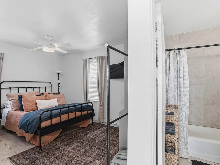 2606 Juan St — Photo 14