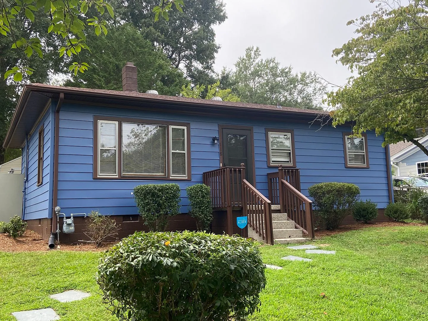 Three bedroom, one bath house in Hillsborough — Photo 1