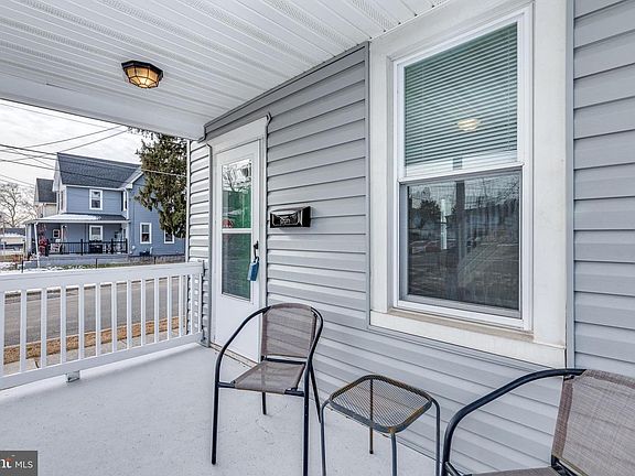 5th image of 400 Buttonwood St