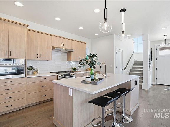 7th image of this home