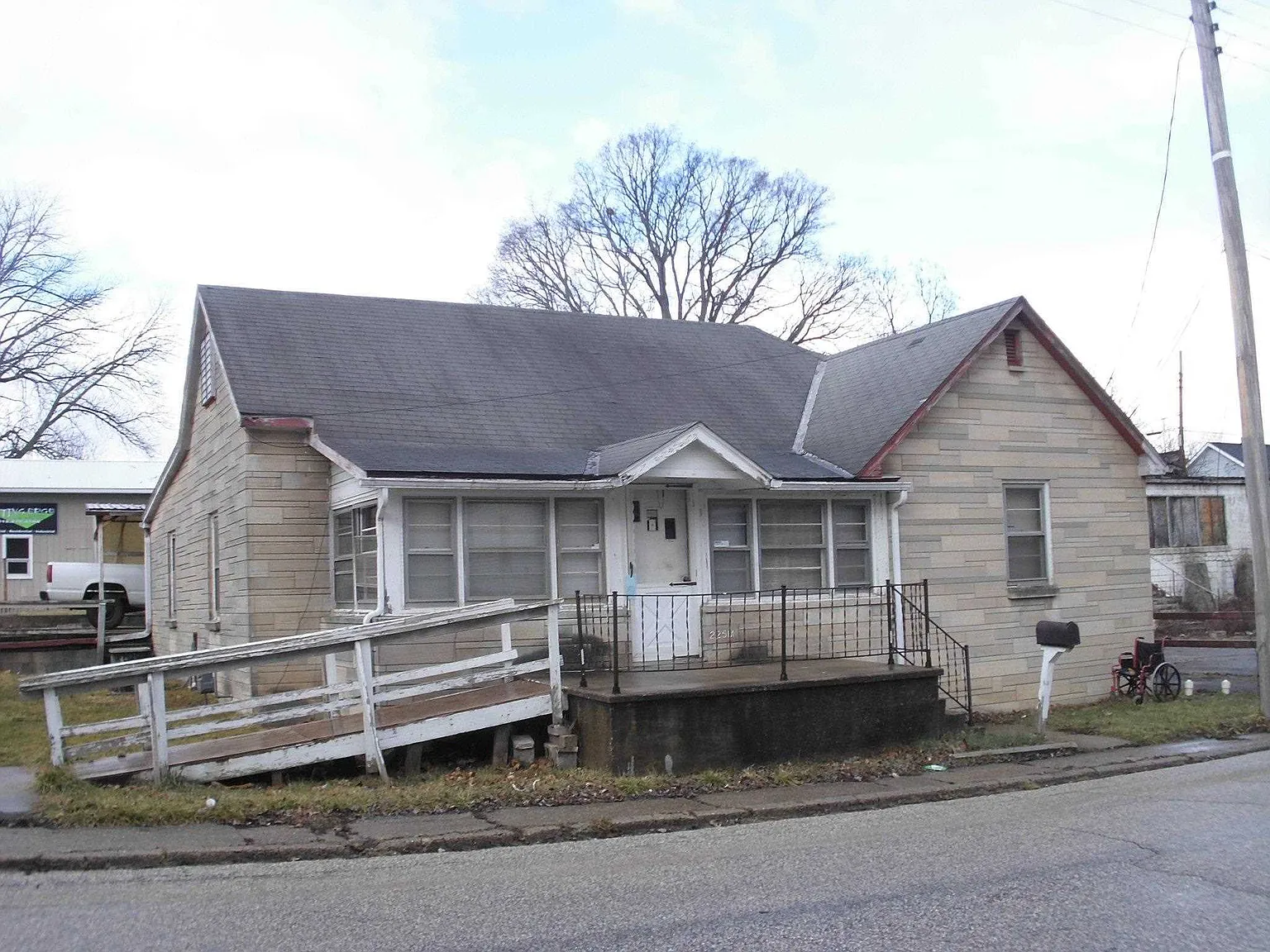 225 M St photo 1