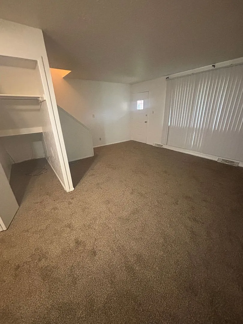 2bd/1.5b Townhome Warrensville Section 8/Cash Pay — Photo 1