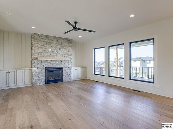4th image of 2708 N 182nd St