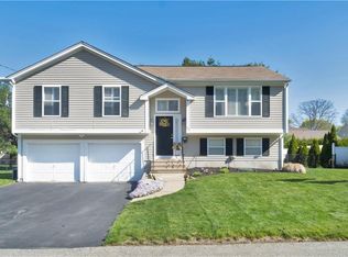 98 Getchell Ave, Woonsocket, RI 02895