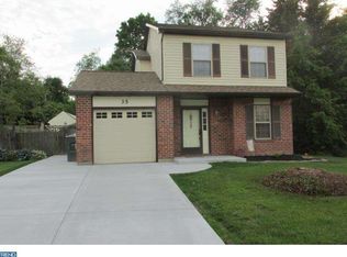 35 Honeysuckle Dr, Newark, DE 19702