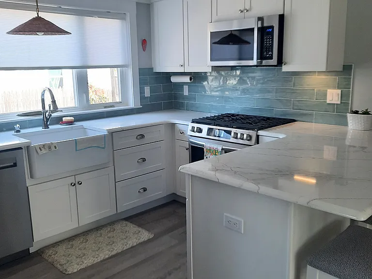 2 McArthur Ln — Photo 2