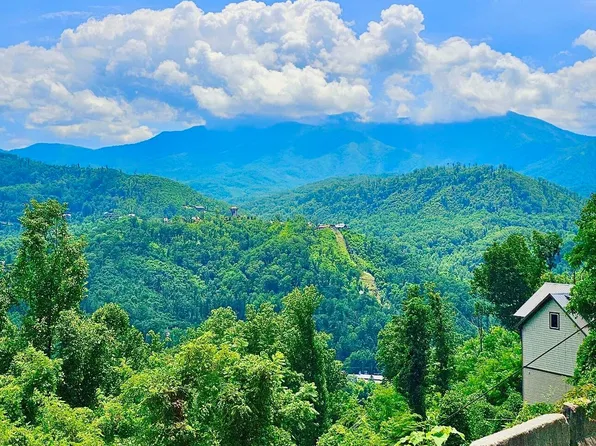 430 Greystone Heights Rd, Gatlinburg, TN 37738