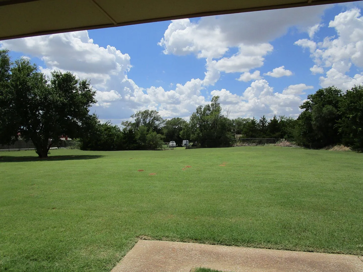 Spacious 3 bedroom 2.5 bath home! — Photo 3