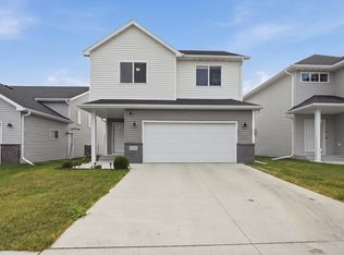 6604 28th St S, Fargo, ND 58104