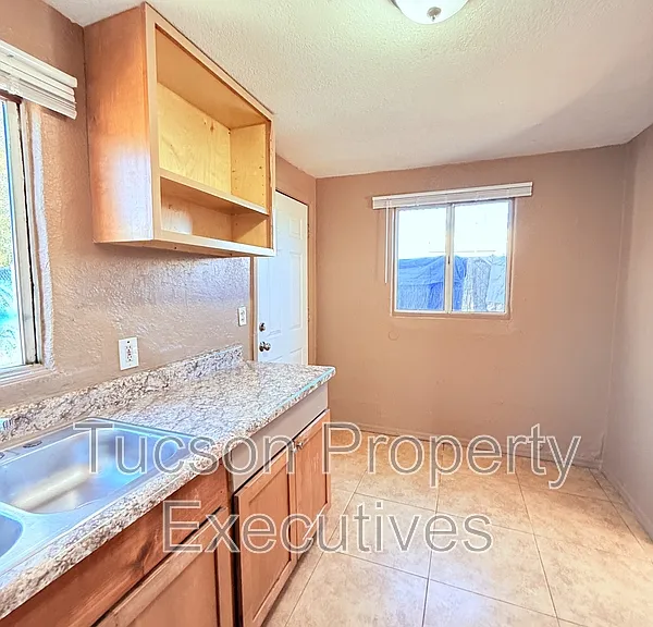 3625 S 7th Ave #2 — Photo 2