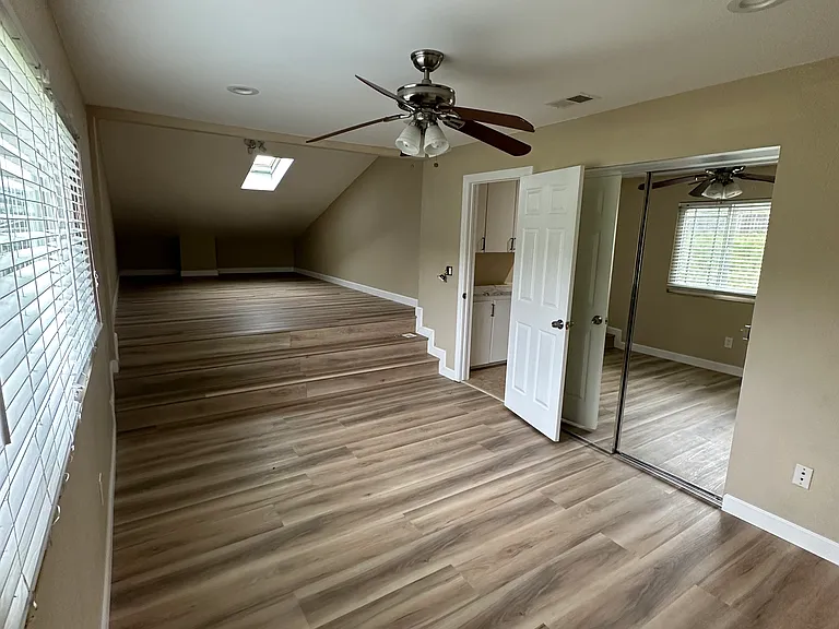 704 Windward Ct — Photo 3