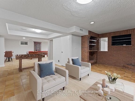 3rd image of 30 Vanwood Rd #Basement