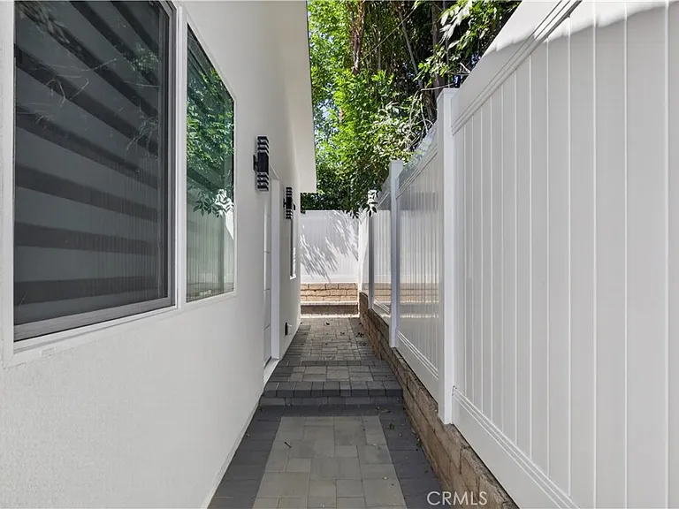 16425 Clymer St — Photo 8