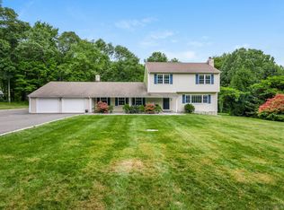 6 Crown Hill Dr, Sandy Hook, CT 06482