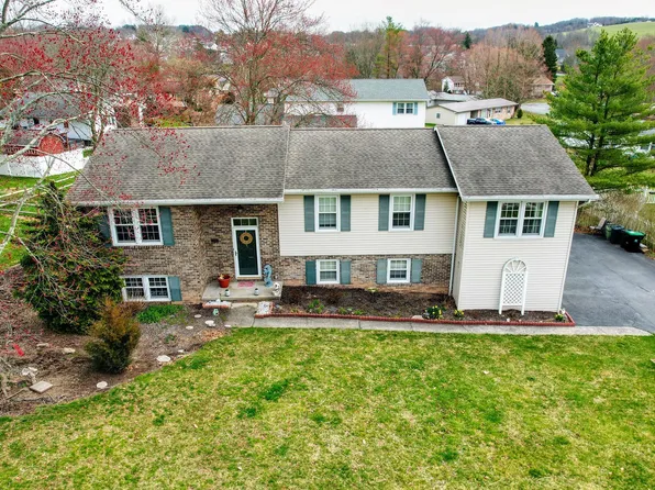 385 Pershing Dr, Orwigsburg, PA 17961