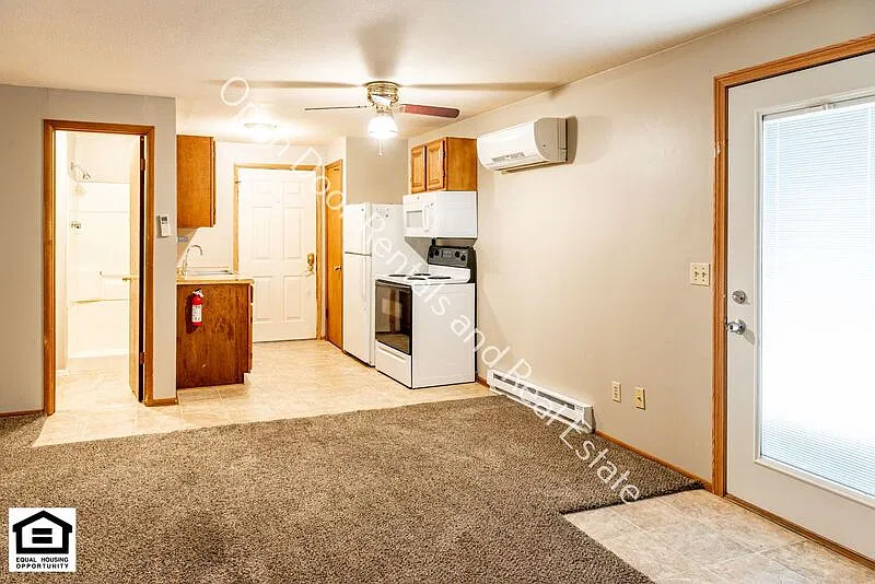 1 bed, 1.0 bath, $795 — Photo 4